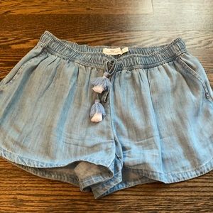 Ladies Vineyard vines shorts